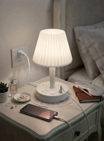 Lámpara de mesa multifunción con enchufe y puertos USB