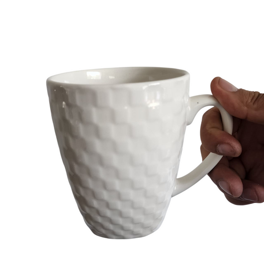 3 tazas de loza blanca