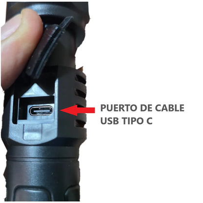Linterna LED Recargable con Zoom y 3 modos de luz P35