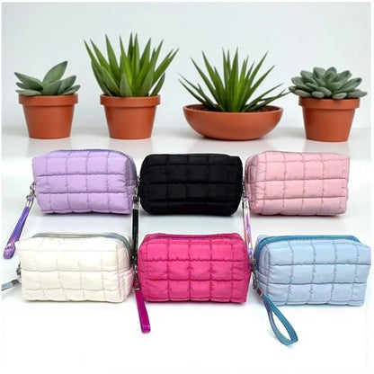 Cosmetiquera Fashion Puffer Amplia y Correa Brillante