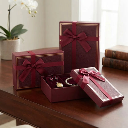 Set de 3 Cajas de Regalo Rectangulares Rojas con Lazo de Satén y Detalles Dorados - 23 x 15 cm