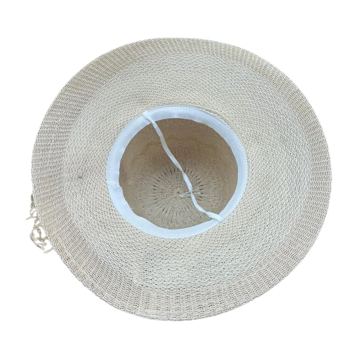 Sombrero con listón elegante